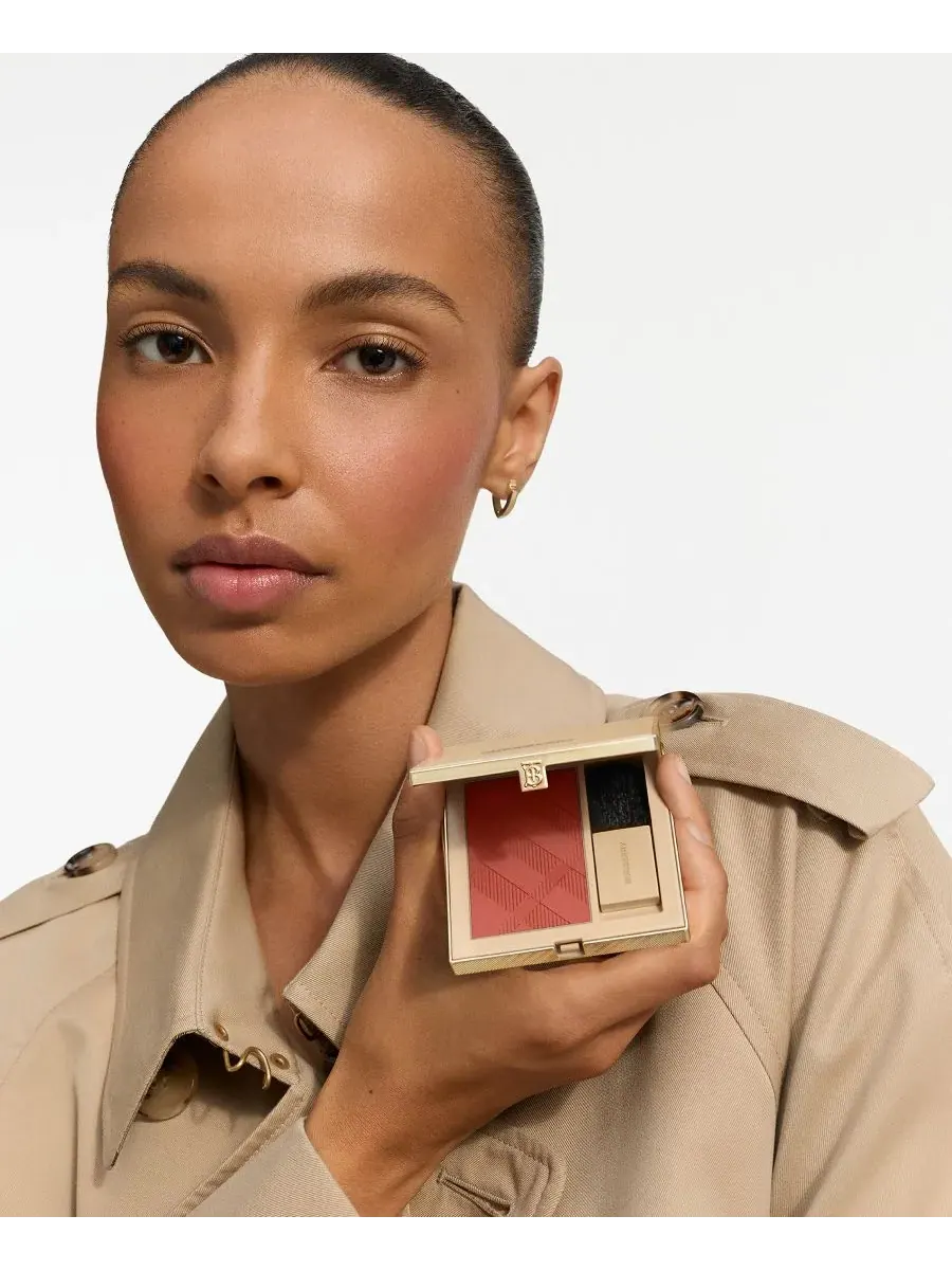 Румяна Outdoor Blush, 0,31 унции Burberry, 93 Russet Leaves — изображение 6 из 10