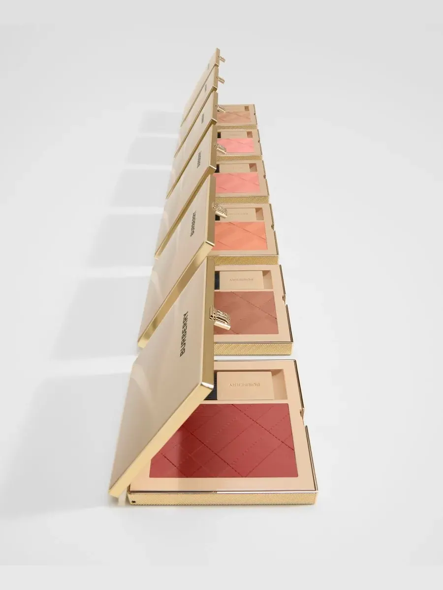 Румяна Outdoor Blush, 0,31 унции Burberry, 93 Russet Leaves — изображение 8 из 10