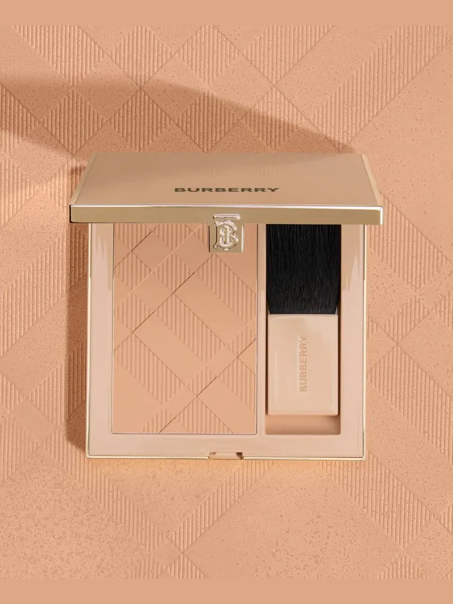 Румяна Outdoor Blush, 0,31 унции Burberry — изображение 6 из 10