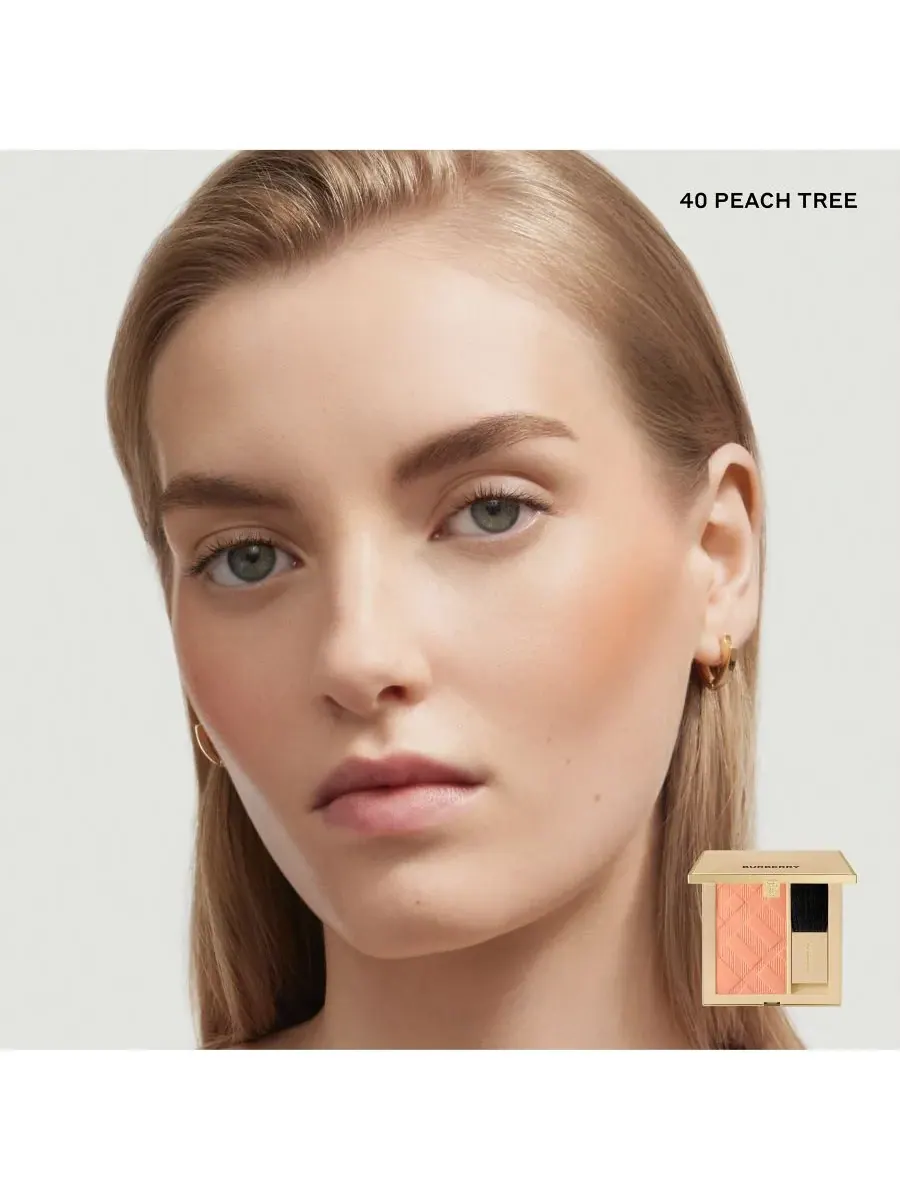 Румяна Outdoor Blush, 0,31 унции Burberry, 40 Peach Tree — изображение 9 из 10
