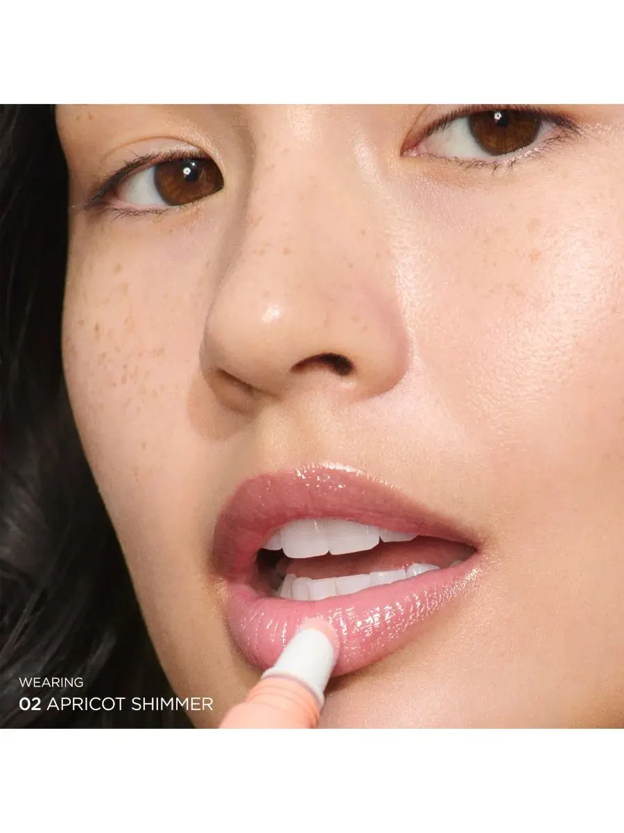 Губная помада-блеск с пептидами Clarins Lip Perfector, 02 Apricot Shimmer (Milky Peach) — изображение 6 из 9