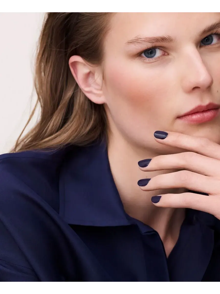 Эмаль для ногтей Les Mains Hermès, 0,5 унции, 96 Bleu Encre — изображение 6 из 10
