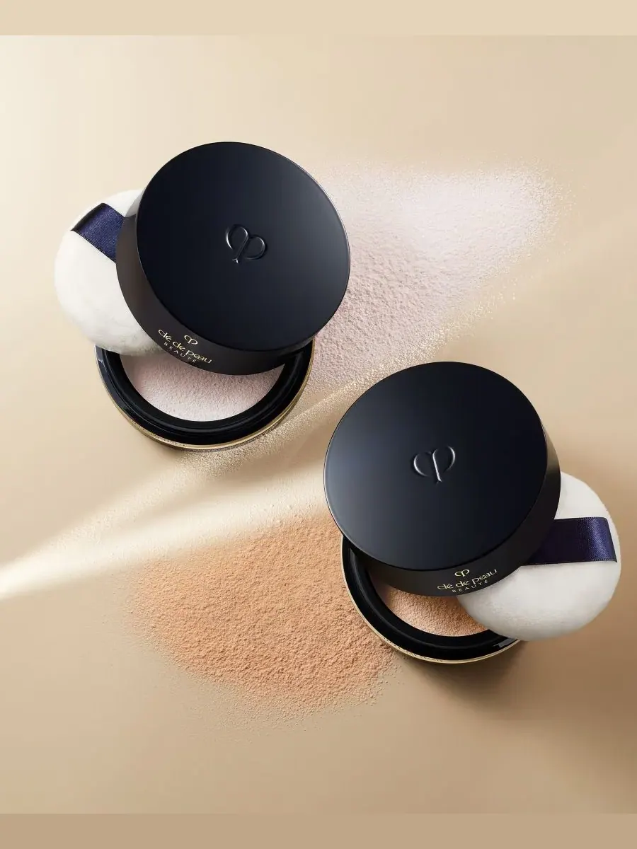 Полупрозрачная рассыпчатая пудра Clé de Peau Beauté — изображение 2 из 7