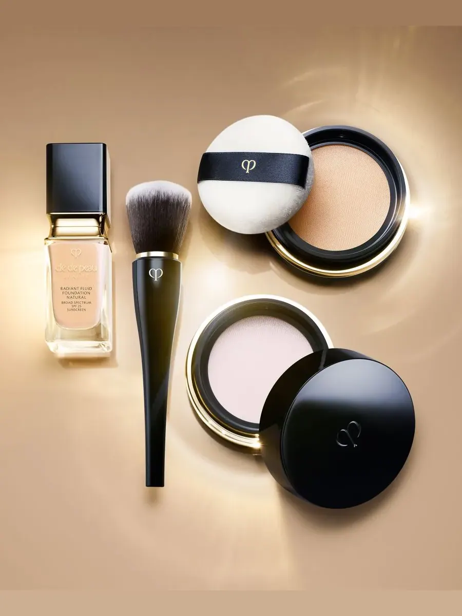 Полупрозрачная рассыпчатая пудра Clé de Peau Beauté — изображение 5 из 7