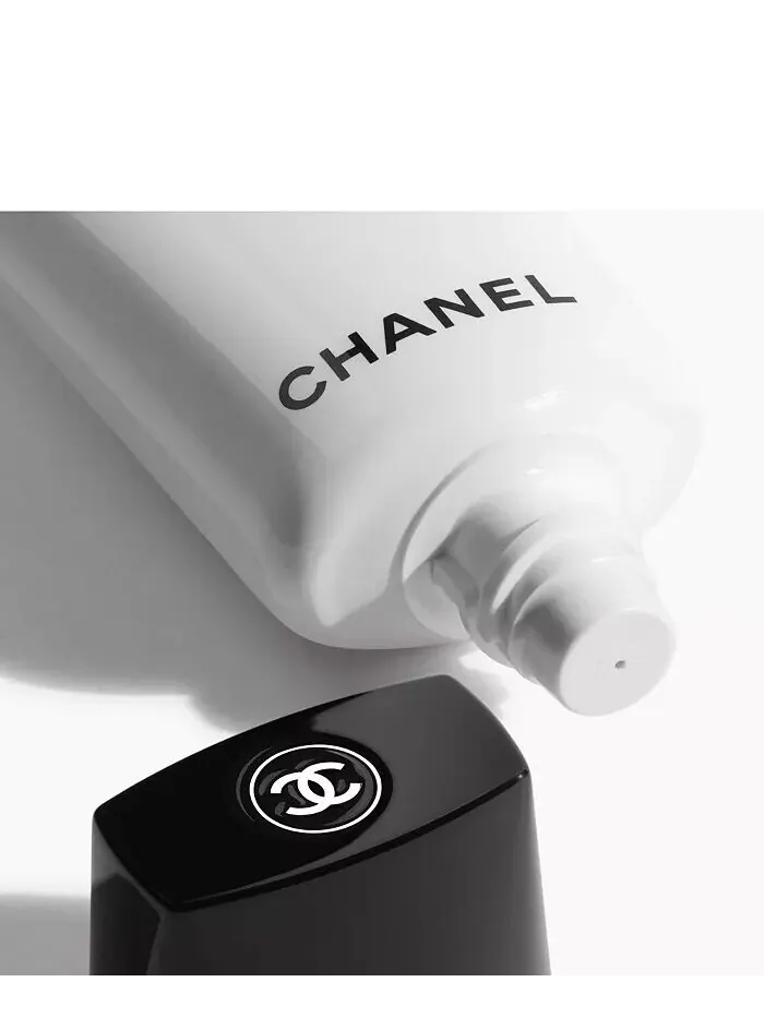 Сияющий праймер под макияж Chanel — изображение 3 из 3