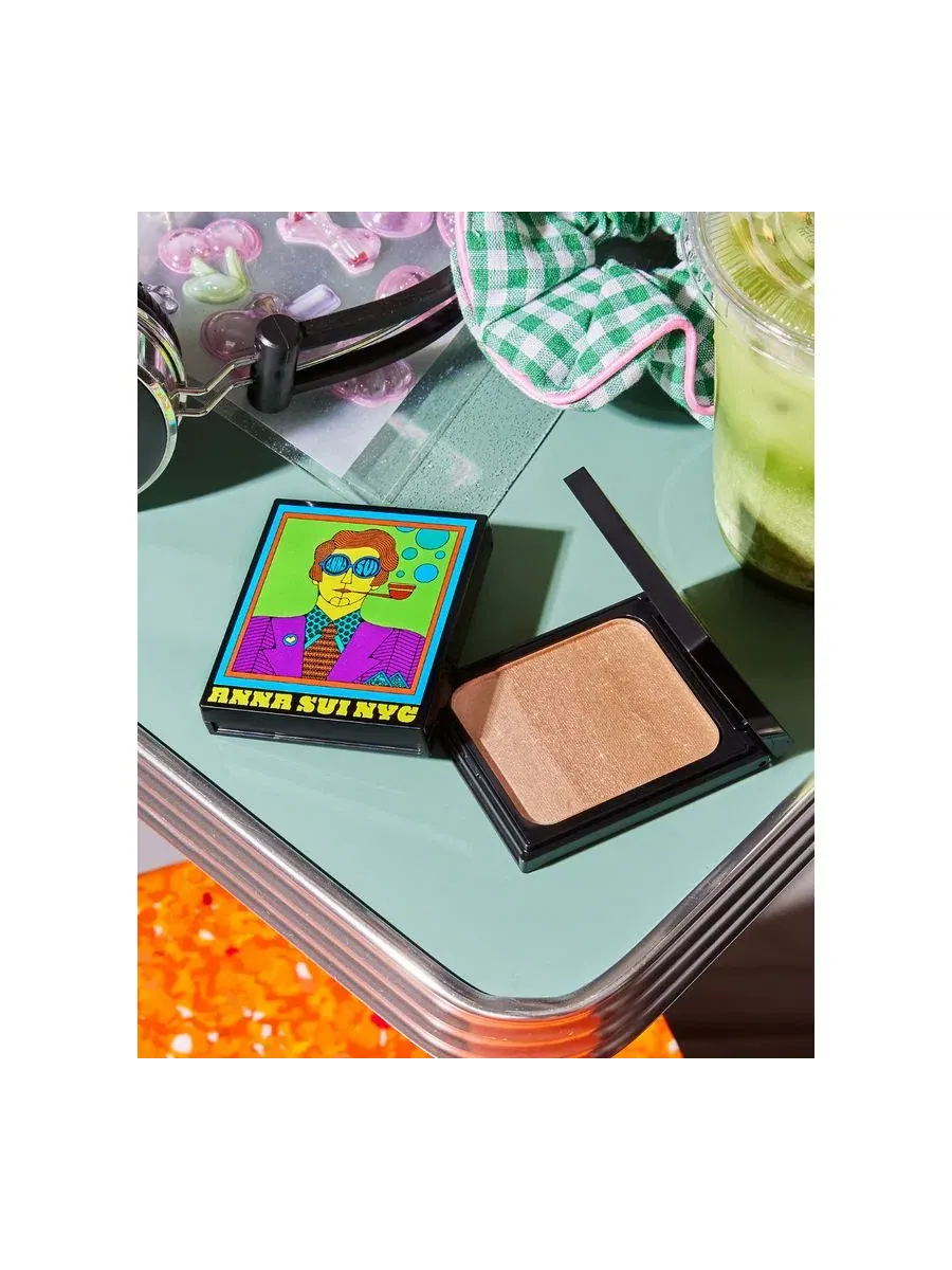 Палетка теней-хайлайтер Shimmering Powder NYC Collection Anna Sui, 03 Drowsy Copper — изображение 7 из 8