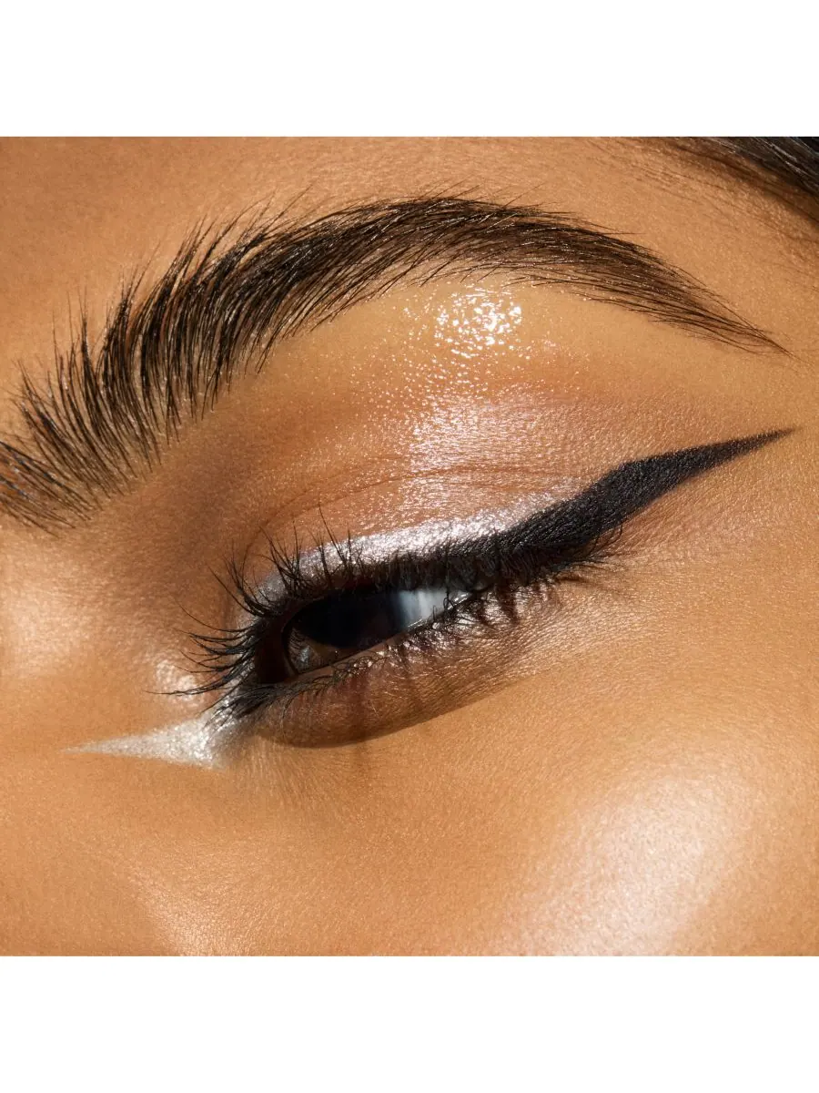 Стойкие металлические тени для век MACximal Long Wear Molten Metallic Eye Shadow, 0,03 унции MAC — изображение 5 из 6