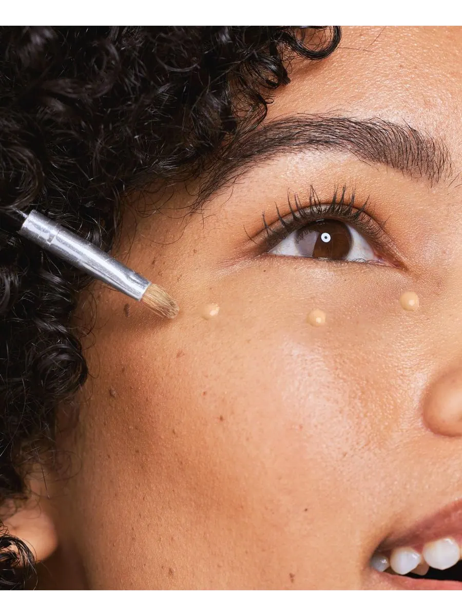 Консилер с полным покрытием, корректирующий цвет лица AMAZINGCOSMETICS — изображение 6 из 8