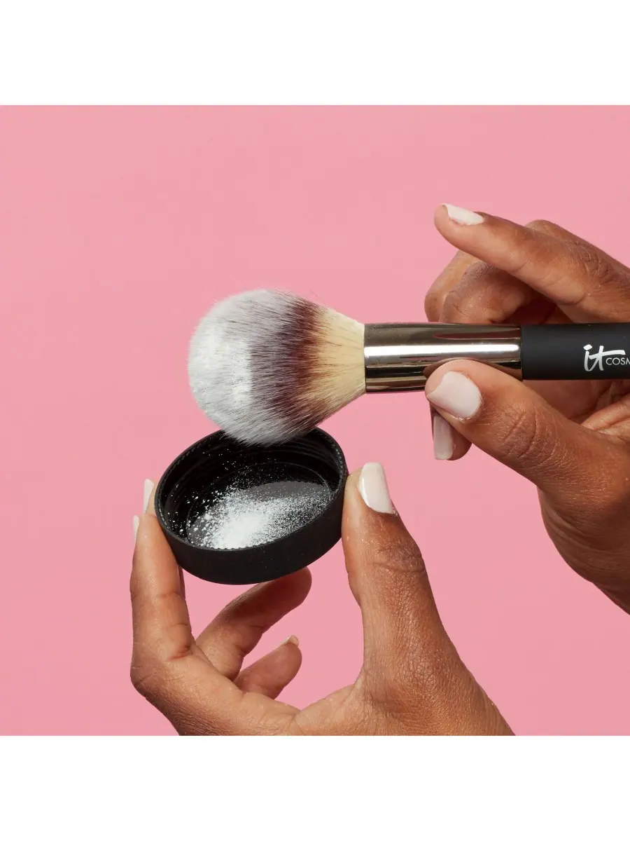Рассыпчатая фиксирующая пудра Bye Bye Pores Poreless Finish Airbrush IT Cosmetics — изображение 5 из 6