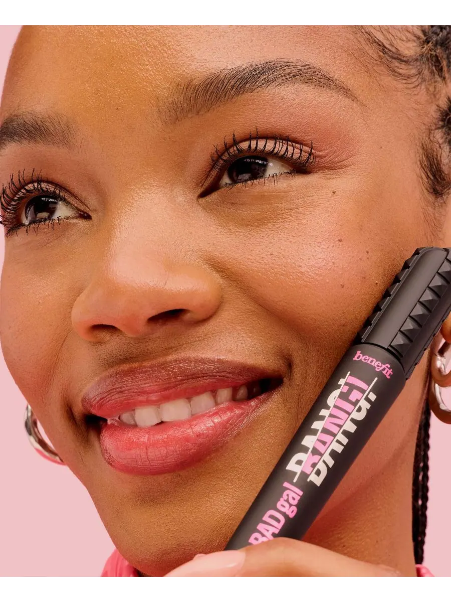 Тушь для ресниц BADgal BANG! 36-Hour Volumizing Mascara Benefit Cosmetics — изображение 6 из 9