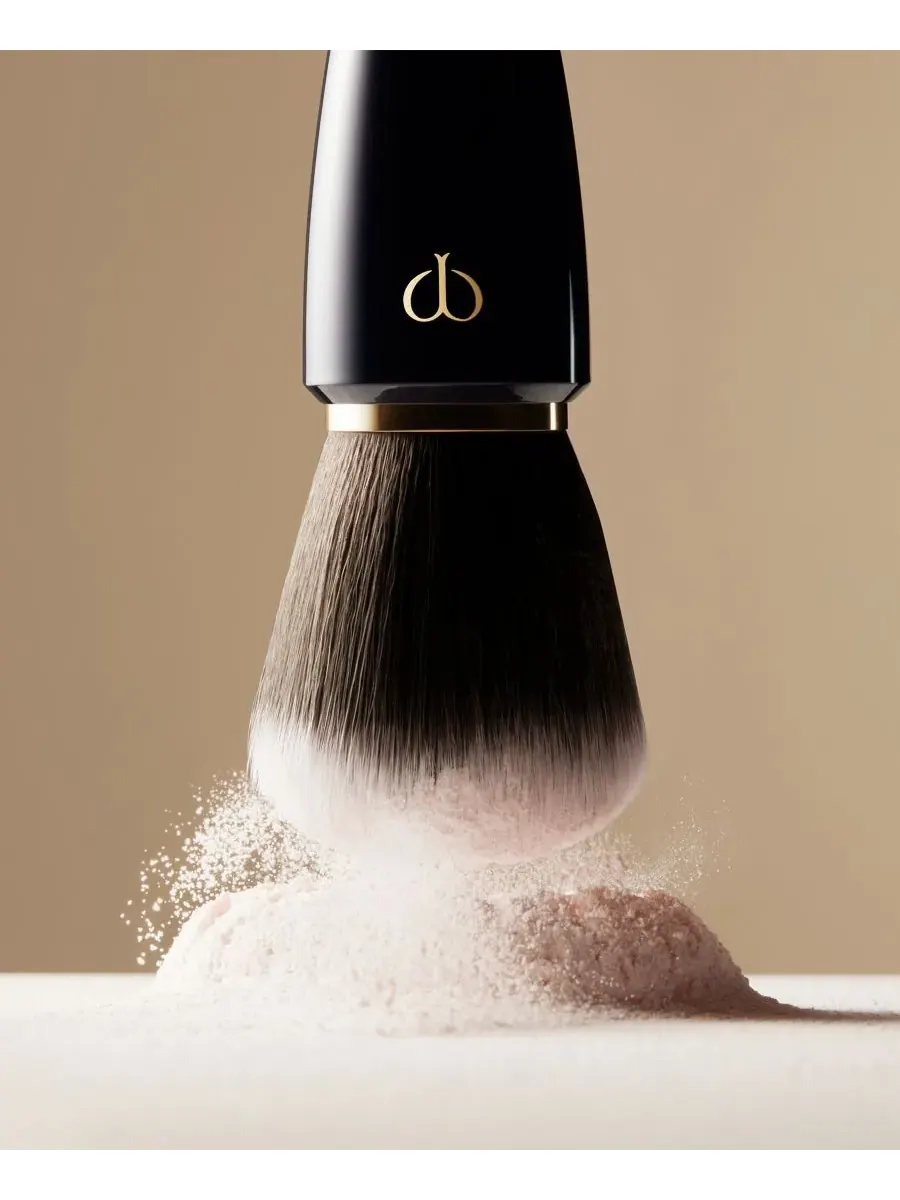 Полупрозрачный рассыпчатый порошок для заправки Clé de Peau Beauté — изображение 6 из 7