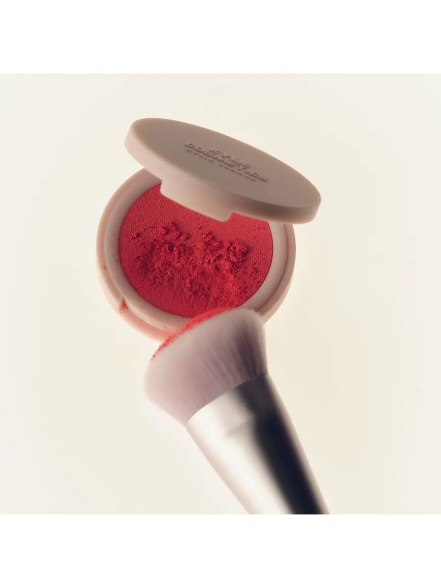 Кисть для румян Kylie Cosmetics — изображение 2 из 5