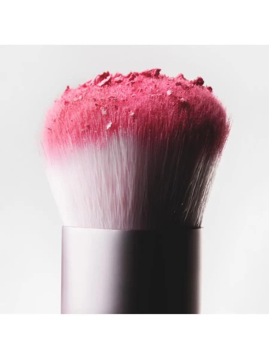 Кисть для румян Kylie Cosmetics — изображение 3 из 5