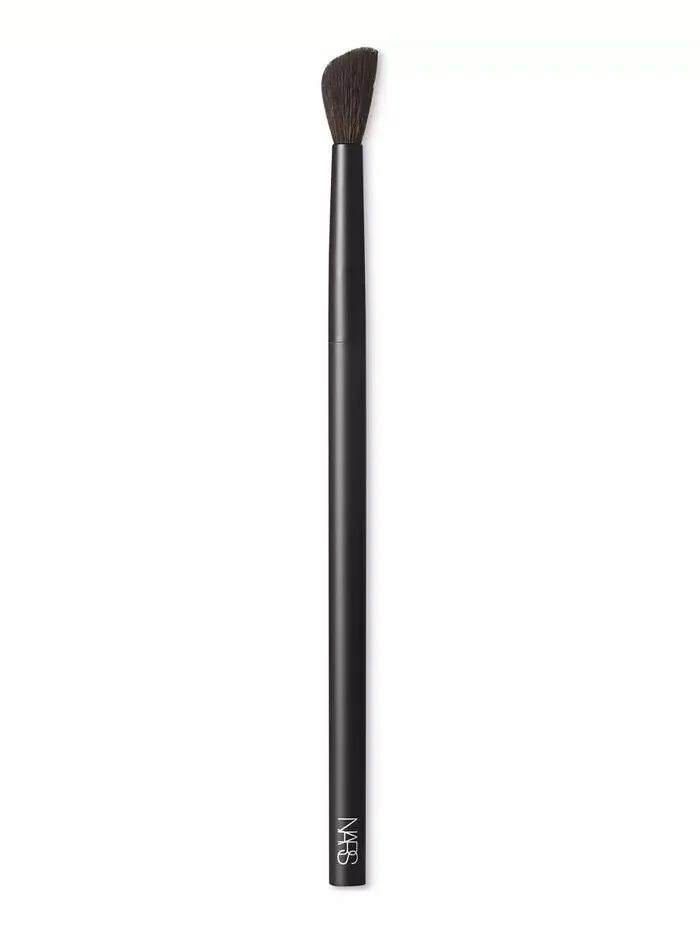 #10 Сияющая кремовая кисть для консилера Nars — изображение 1 из 2
