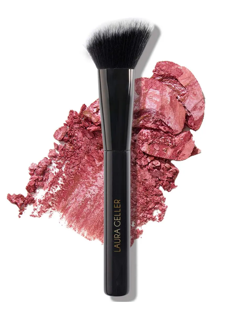 Кисть для румян с угловым креплением Laura Geller Beauty — изображение 1 из 10