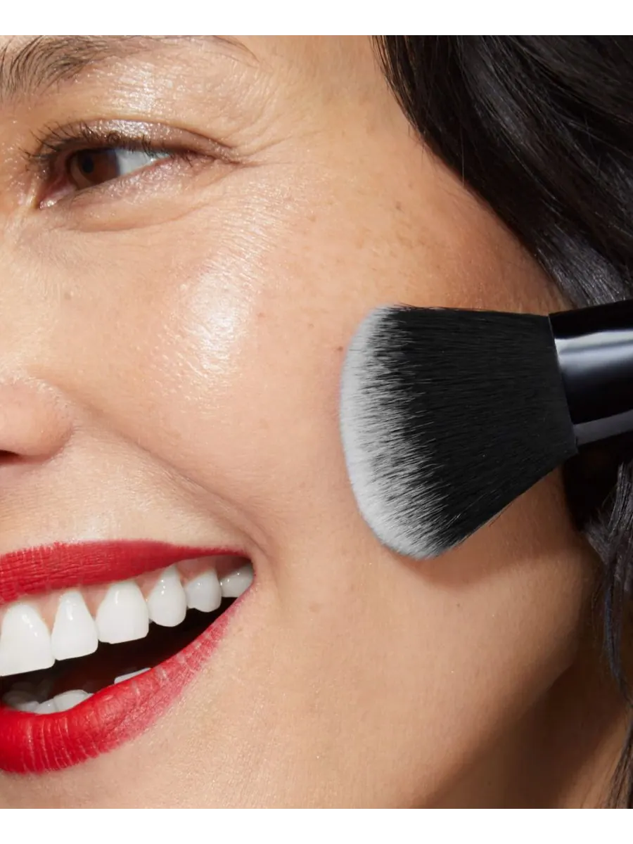 Кисть для румян с угловым креплением Laura Geller Beauty — изображение 7 из 10