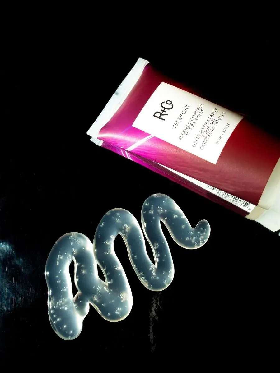 R+Co Гель для волос Teleport Flexible Control Hydra Hair Gelee, 85 г — изображение 2 из 4