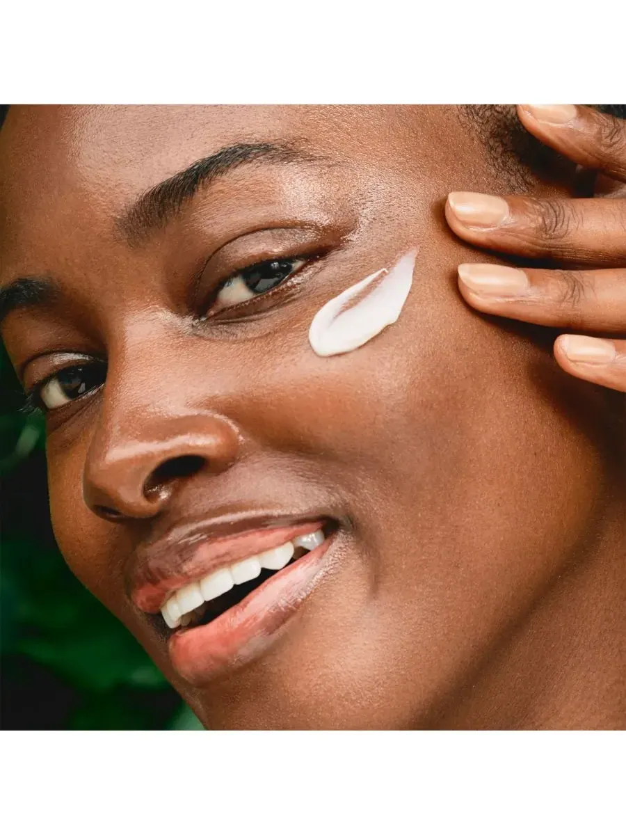 Clarins Стартовый набор для ухода за кожей из 3 предметов с многофункциональными компонентами — изображение 7 из 8