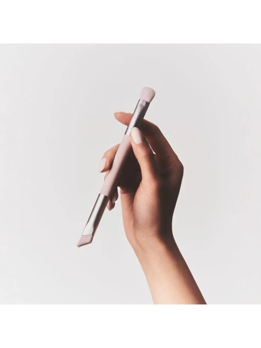 Скульптурирующая кисть для лица Complexion Brush 05 Kylie Cosmetics — изображение 5 из 6