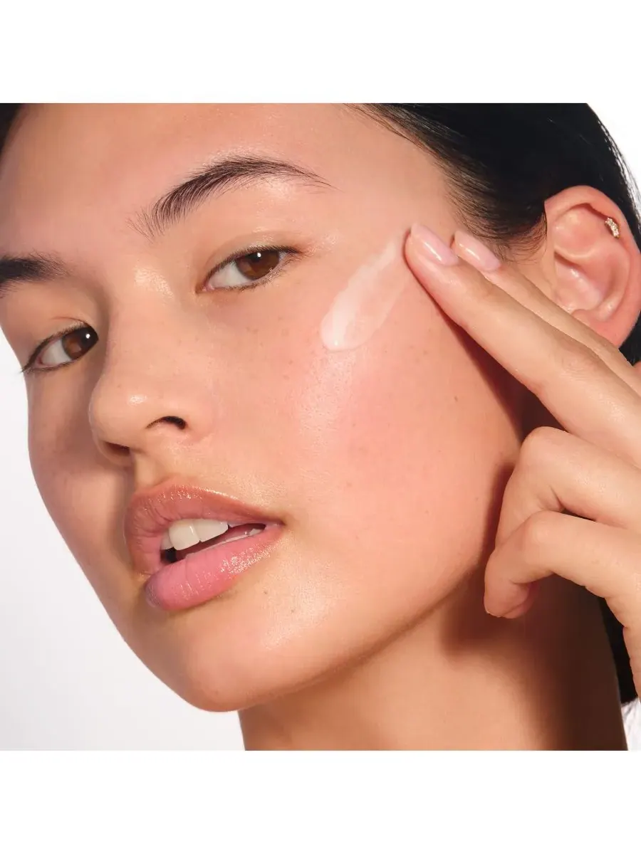 Сыворотка Clarins — Осветляющая для кожи с витамином С и ниацинамидом Bright Plus для маскировки — изображение 10 из 10