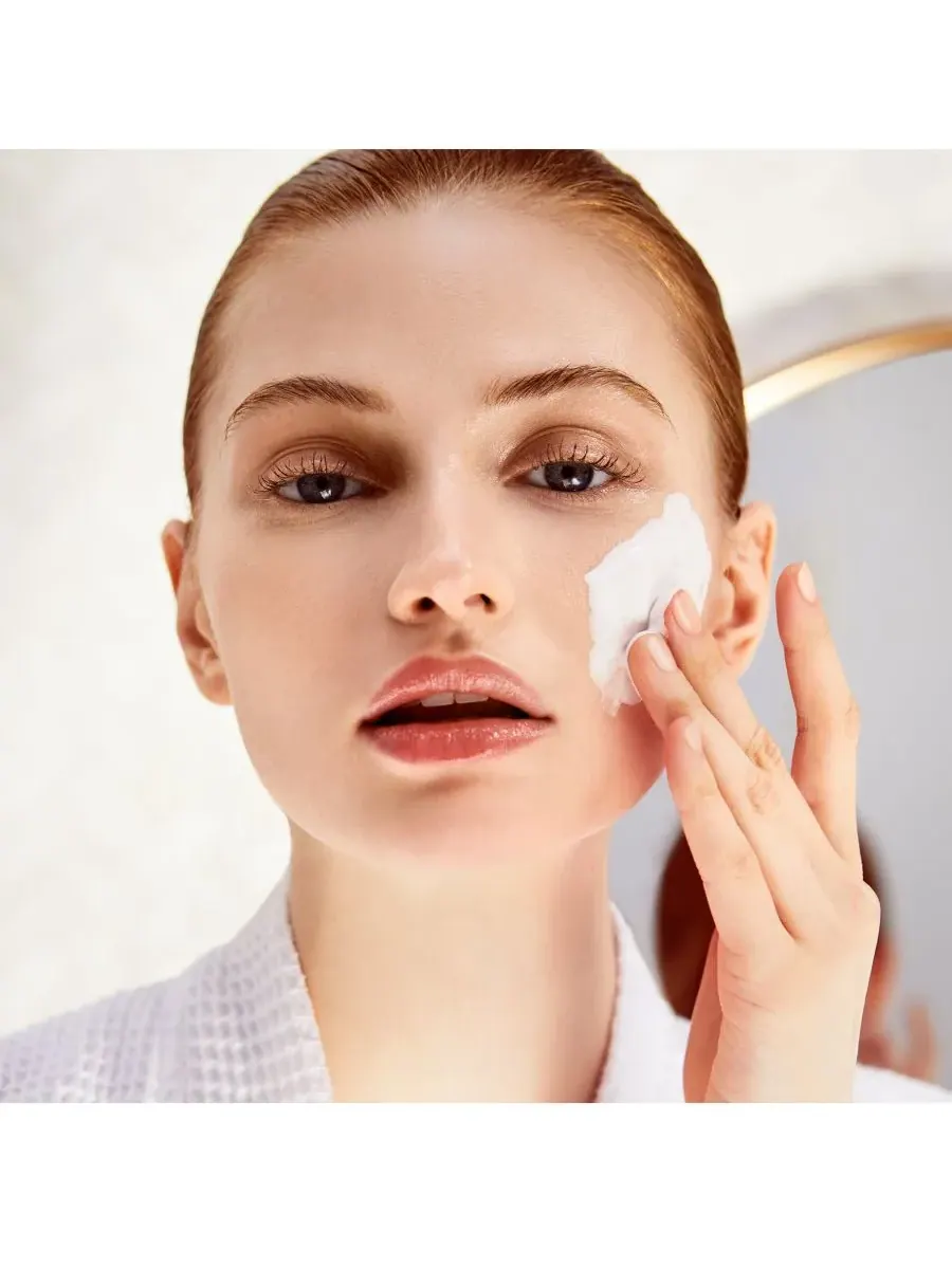 Средство для снятия макияжа Cle De Peau Beaute — Clé de Beauté Смягчающая очищающая пенка, 120 мл — изображение 7 из 10