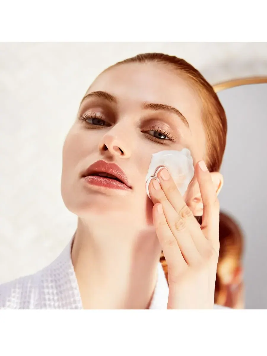 Средство для снятия макияжа Cle De Peau Beaute — Clé de Beauté Смягчающая очищающая пенка, 120 мл — изображение 8 из 10