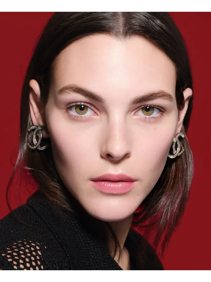 Крем для лица Chanel — Разглаживает - Подсвечивает - Борется с признаками старения, 28 г — изображение 2 из 10