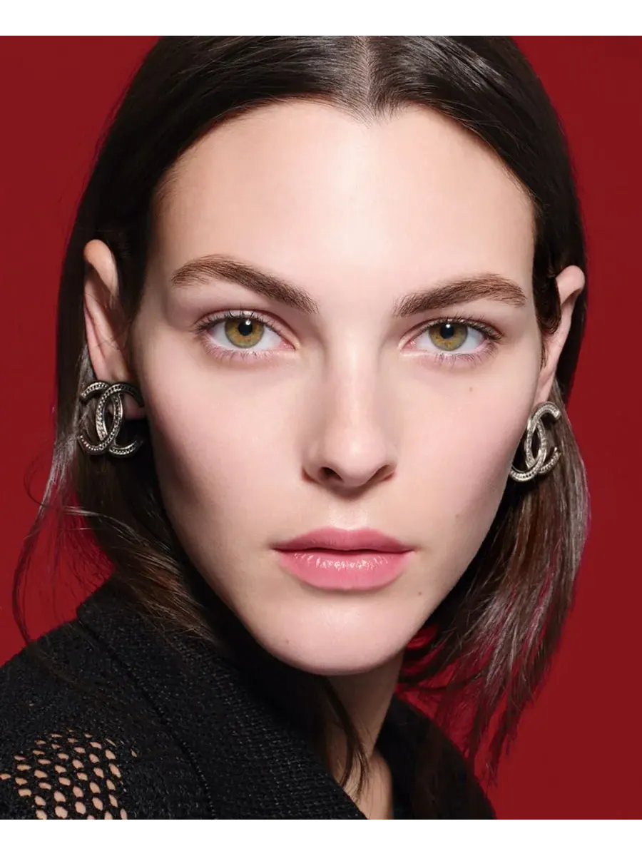 Эмульсия Chanel — Улучшает текстуру кожи - Матирует - Разглаживает — изображение 5 из 7