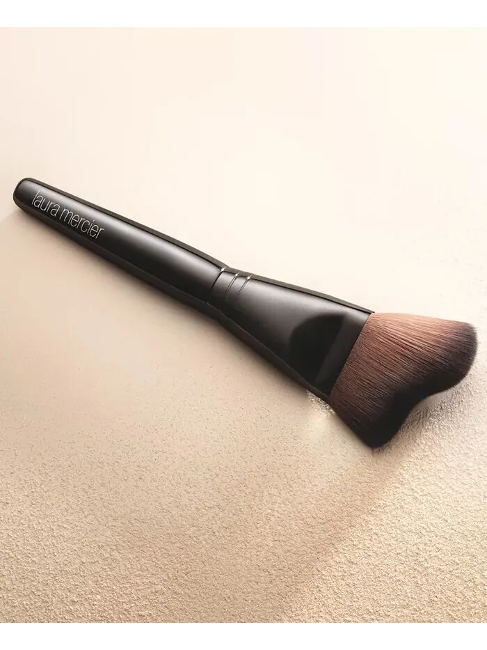 Кисть для светящейся пудры Laura Mercier — изображение 2 из 2