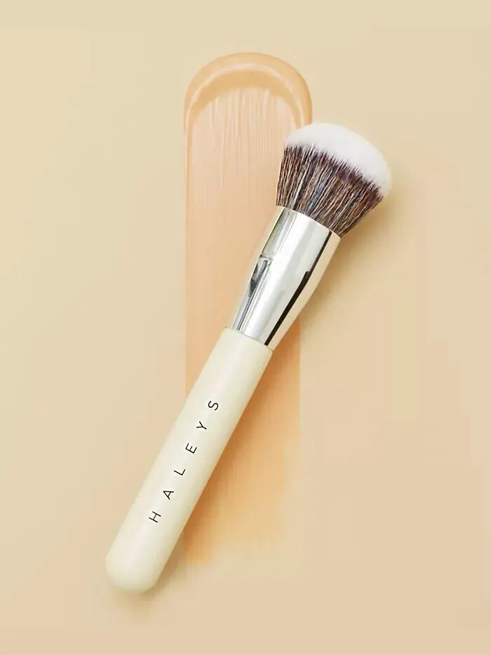 Блестящая кисть кабуки Haleys Beauty — изображение 3 из 8
