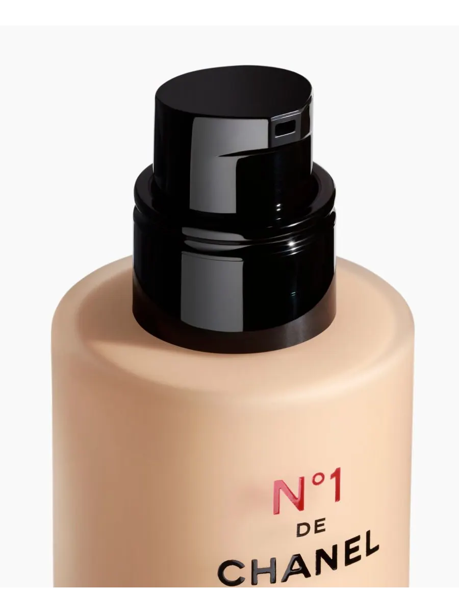 Тональная основа CHANEL Les Beiges Water-Fresh Tint, оттенок BR22 — изображение 2 из 6