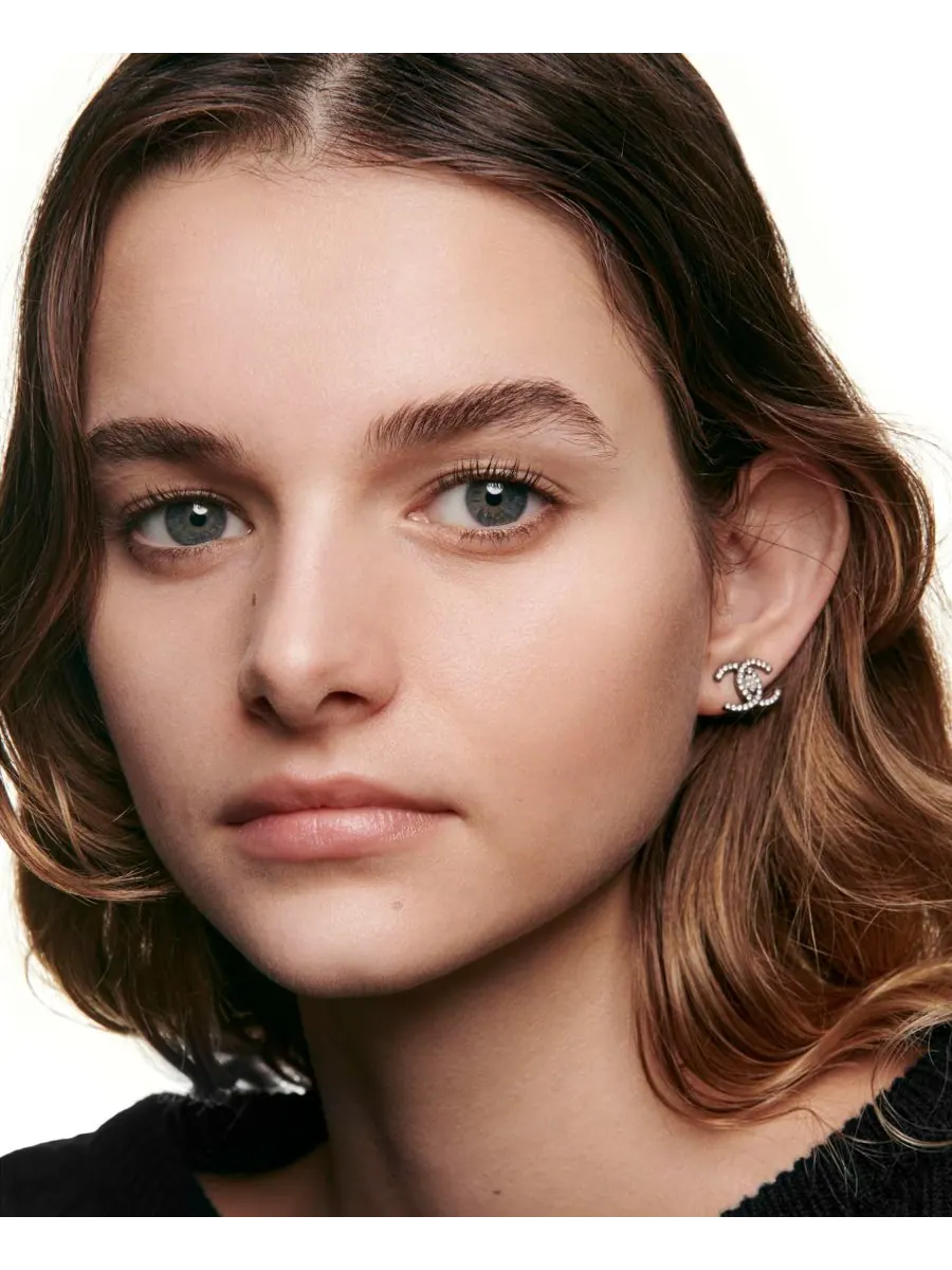 Освещает - Увлажняет - Защищает CHANEL, цвет b20 — изображение 3 из 6