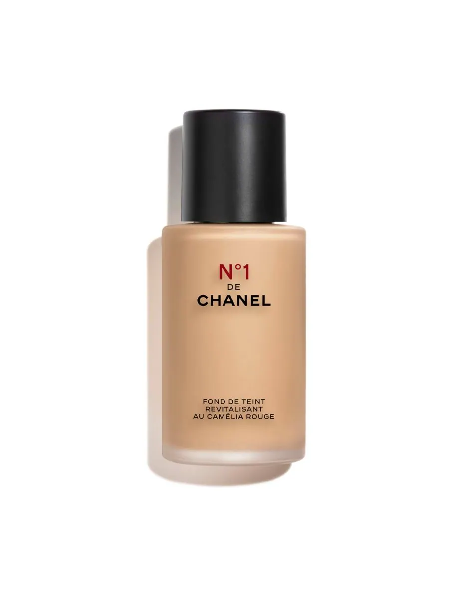Тональная основа CHANEL с эффектом сияния и увлажнения — изображение 1 из 6