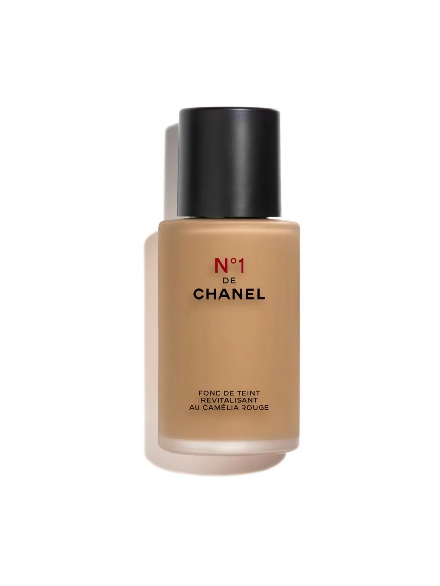 Освещает - Увлажняет - Защищает CHANEL, цвет bd121 — изображение 1 из 5