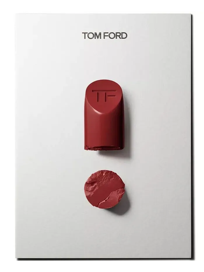 Матовый цвет губ Tom Ford, цвет 08 Velvet Cherry — изображение 7 из 11