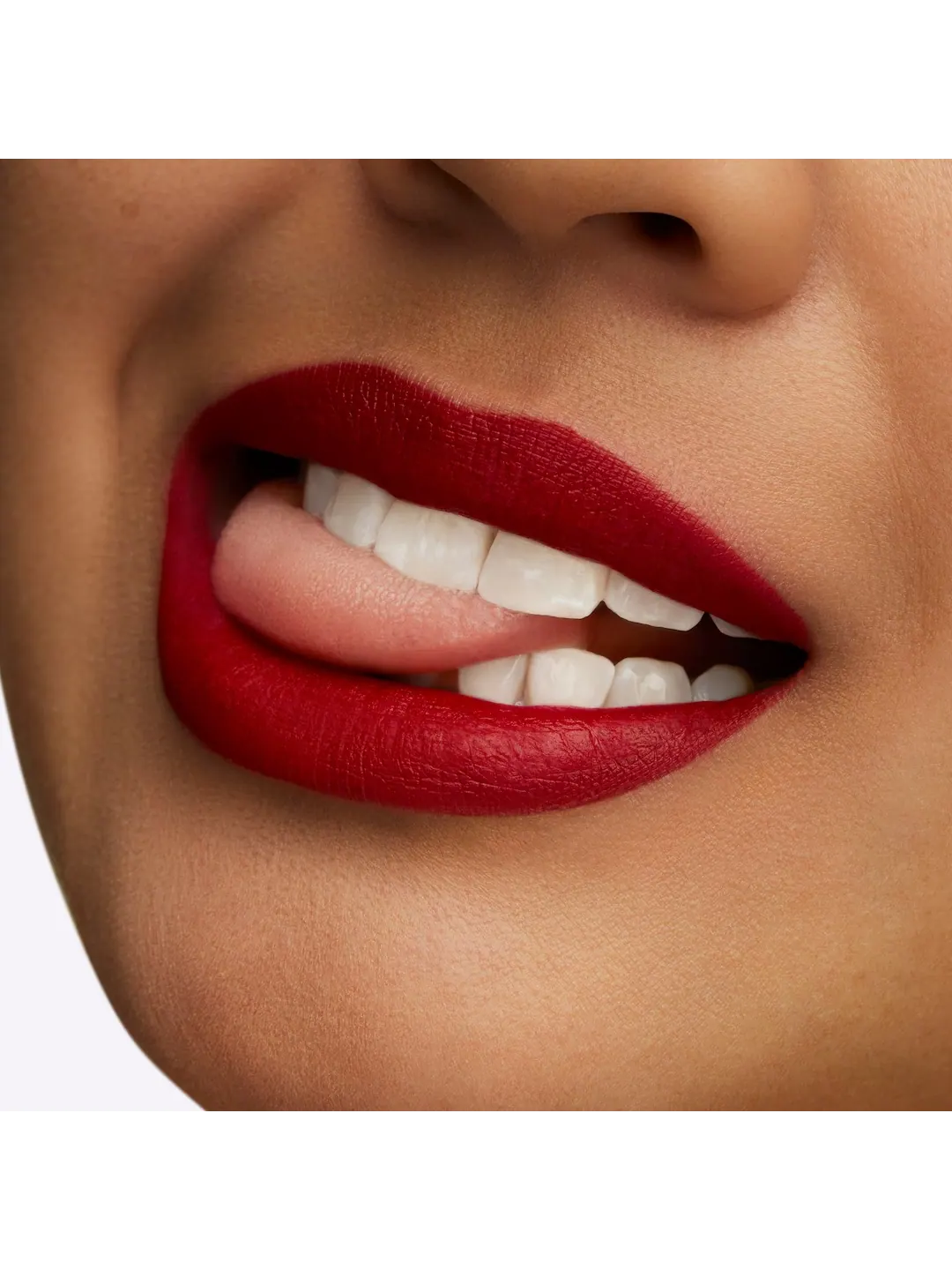 Губная помада MAC Retro Matte, Ruby Woo, 3 г — изображение 3 из 5