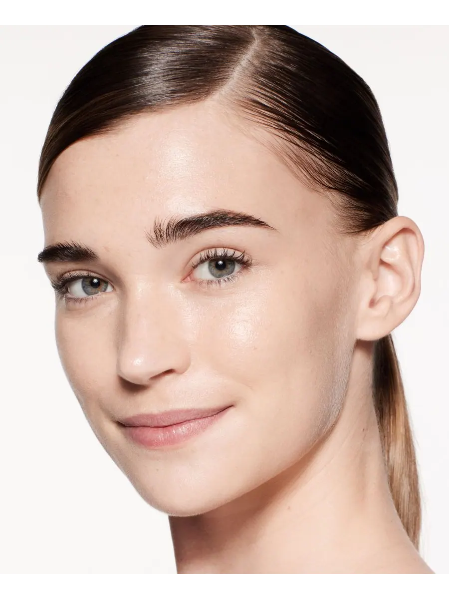 Тональный крем RevitalEssence Skin Glow Foundation SPF 30 Shiseido, цвет 130 opal — изображение 2 из 8