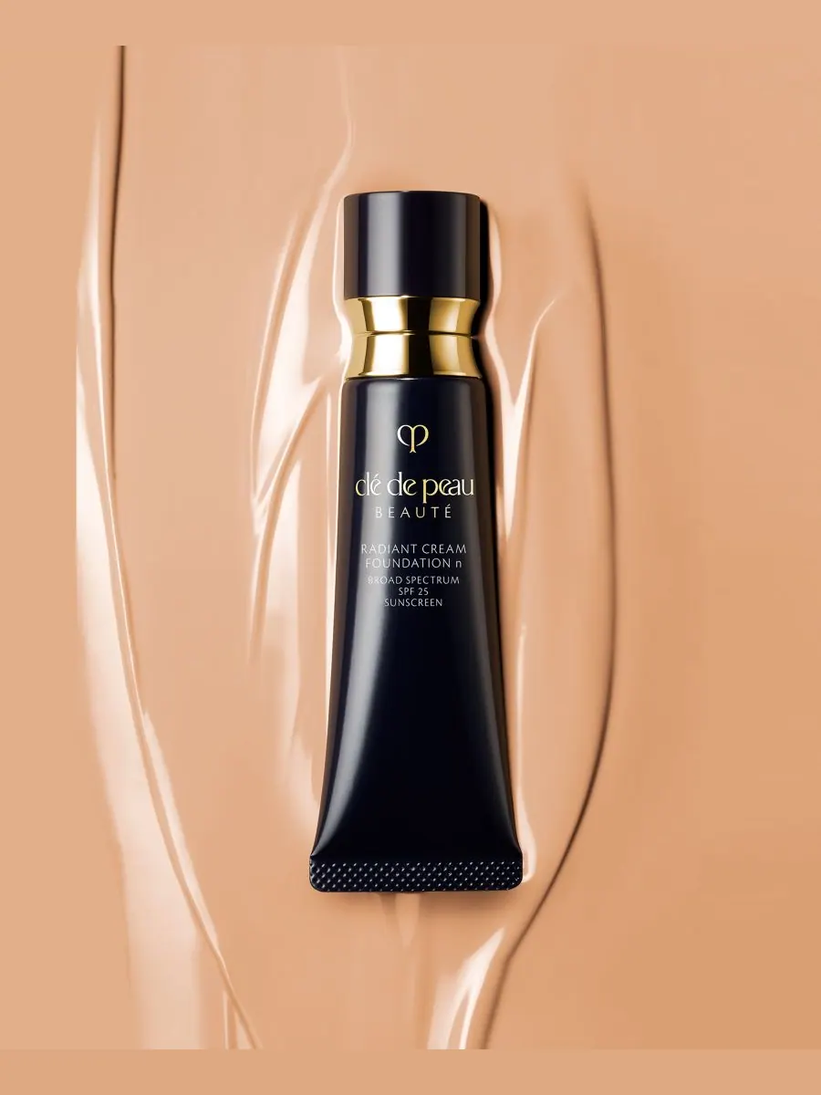 Тональный крем Radiant Cream Foundation SPF 25, 0,88 унции Clé de Peau Beauté, цвет b100 — изображение 9 из 10