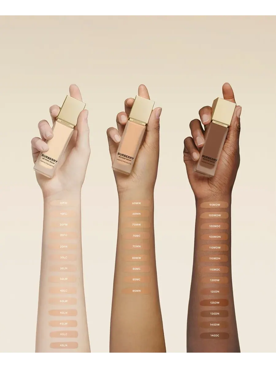 Тональный крем Beyond Wear Perfecting Matte Foundation, 1 унция Burberry, 60 Medium Warm — изображение 4 из 10