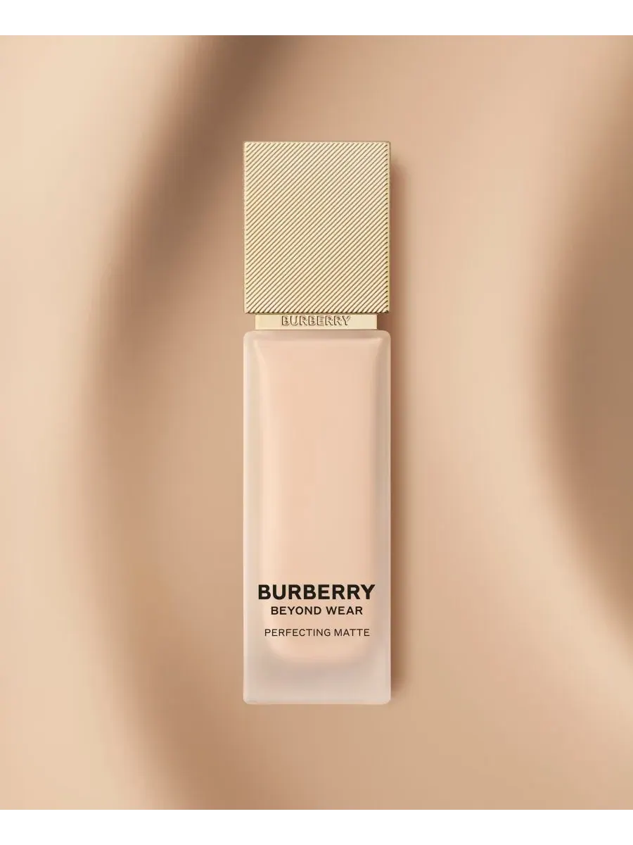 Тональный крем Beyond Wear Perfecting Matte Foundation, 1 унция Burberry, 60 Medium Warm — изображение 10 из 10