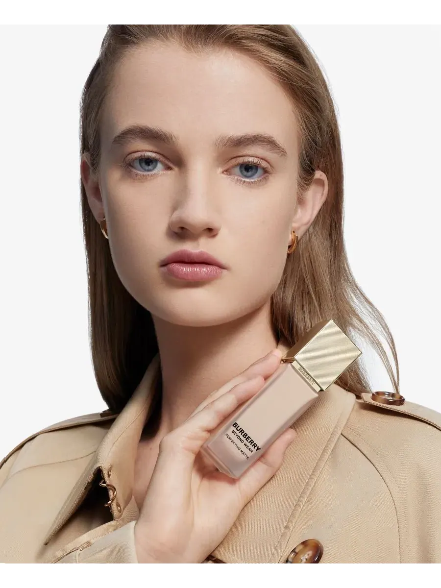 Тональный крем Beyond Wear Perfecting Matte Foundation, 1 унция Burberry, 40 светлый-cool — изображение 9 из 10