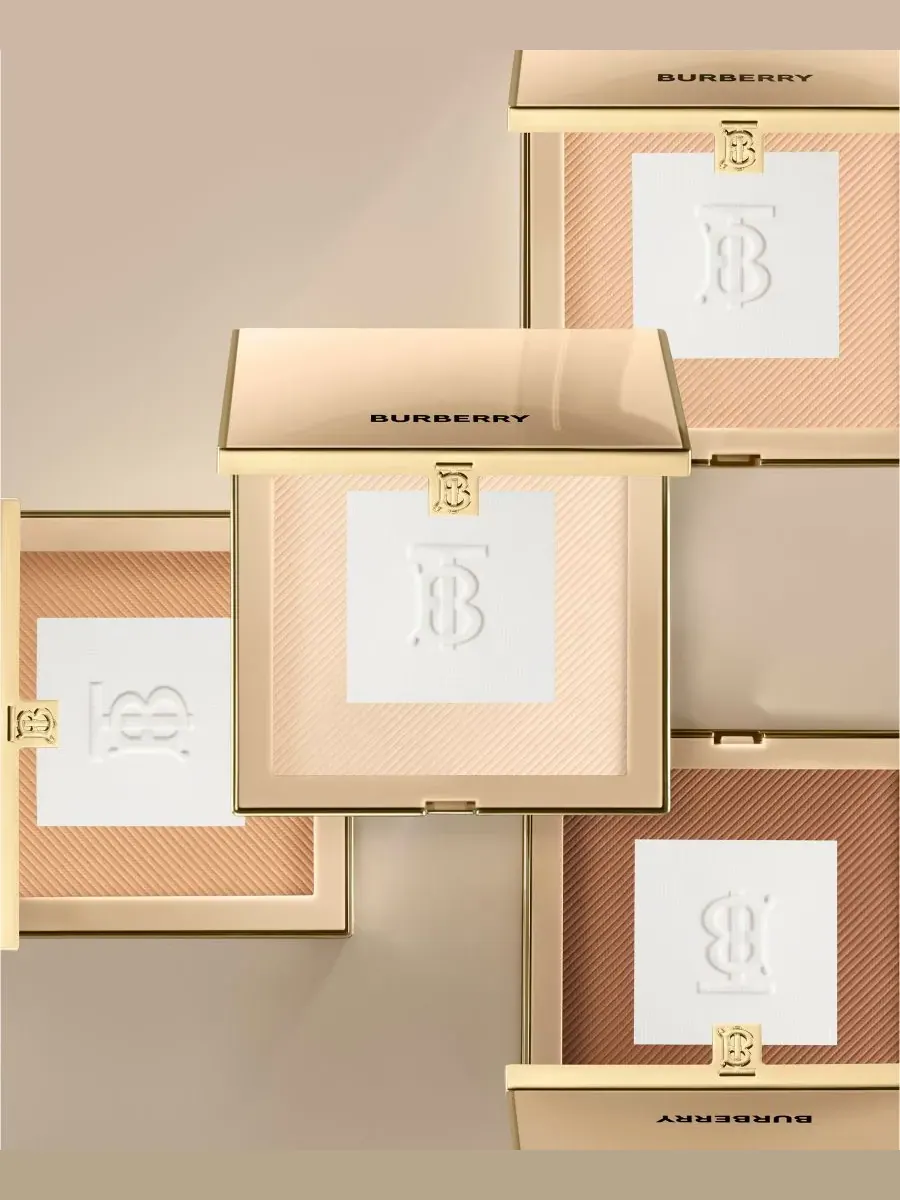 Пудра для фиксации и улучшения макияжа Beyond Wear, 0,39 унции Burberry, 02 Medium — изображение 8 из 10
