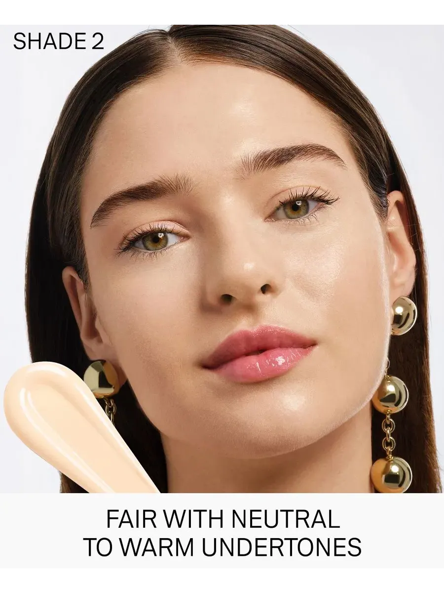 Осветляющий корректор-флюид Nude Couture Triple Moisture Brightener Carolina Herrera, Shade 2, 7 мл — изображение 4 из 11