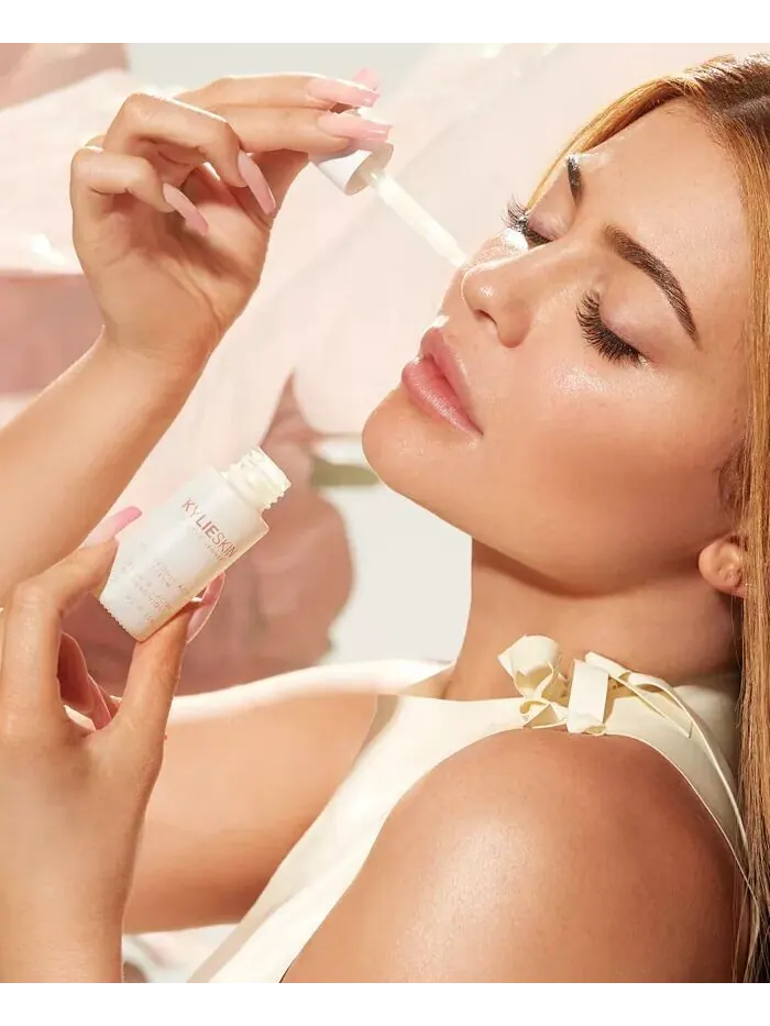 Сыворотка Kylie Cosmetics — С гиалуроновой кислотой — изображение 4 из 7