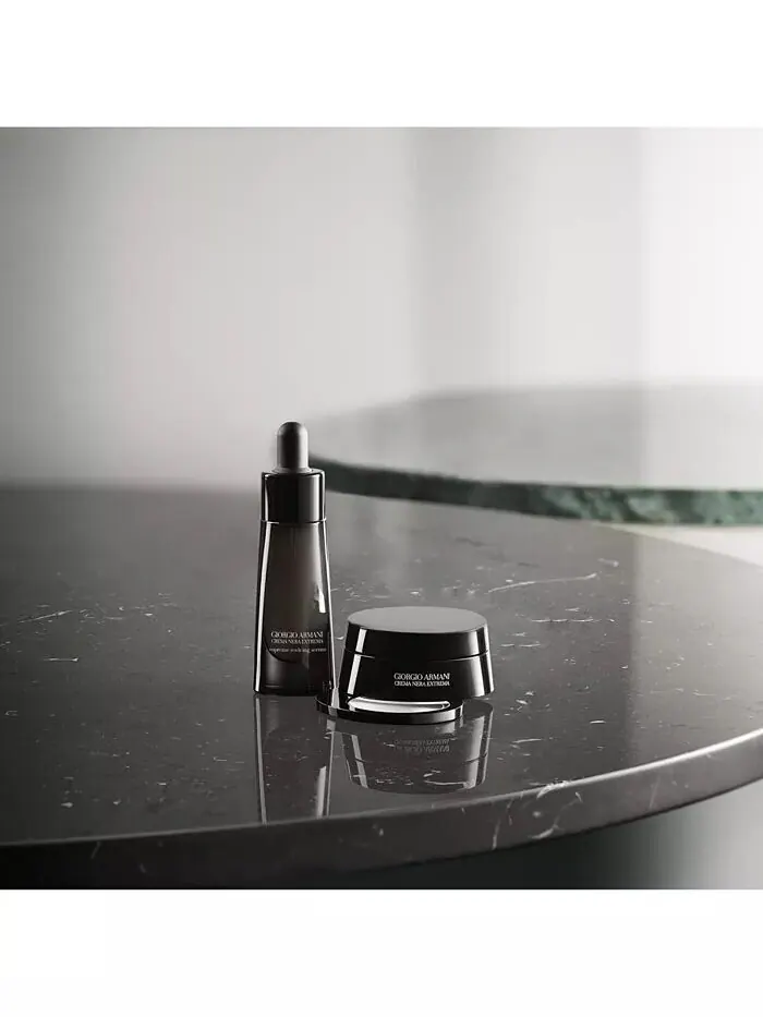 Сыворотка для контура глаз Giorgio Armani Crema Nera Extrema — изображение 3 из 5