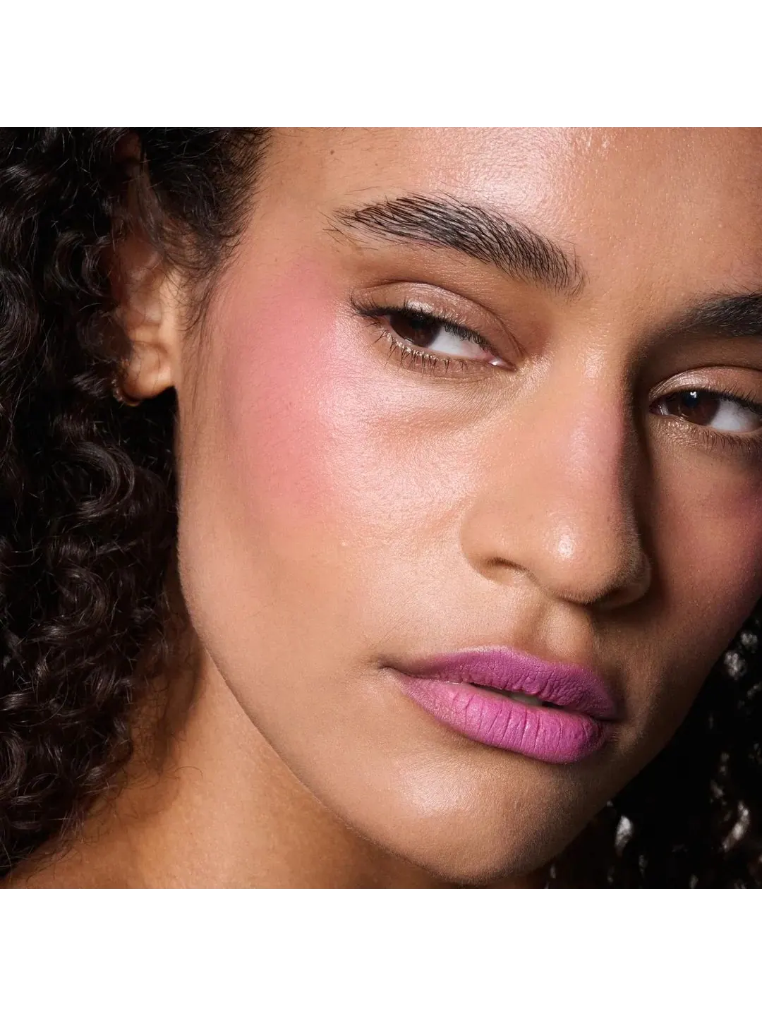 Мусс для губ и щёк MAC Powder Kiss Lip + Cheek Mousse, Something Borrowed, 5 мл — изображение 4 из 9