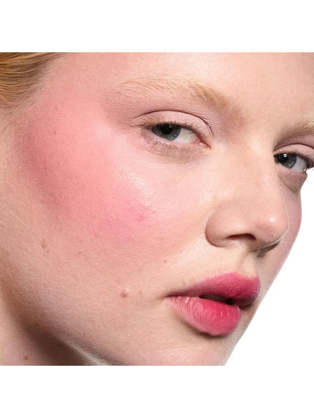 Мусс для губ и щёк MAC Powder Kiss Lip + Cheek Mousse, Billion $ Smile, 5 мл — изображение 3 из 7