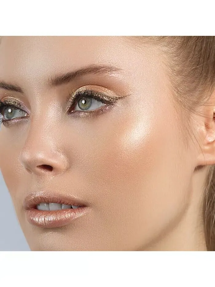Хайлайтер Небесного оттенка Stila, цвет Bronze - radiant, sun-kissed glow — изображение 2 из 6