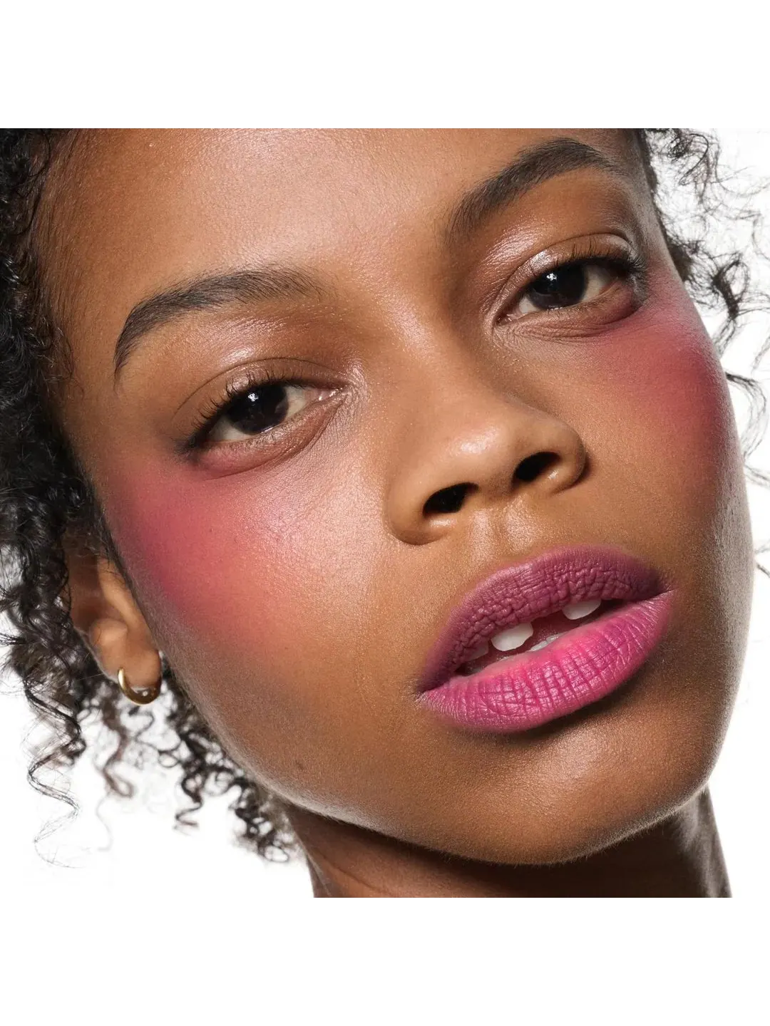 Мусс для губ и щёк MAC Powder Kiss Lip + Cheek Mousse, Make It Fashun!, 5 мл — изображение 4 из 8