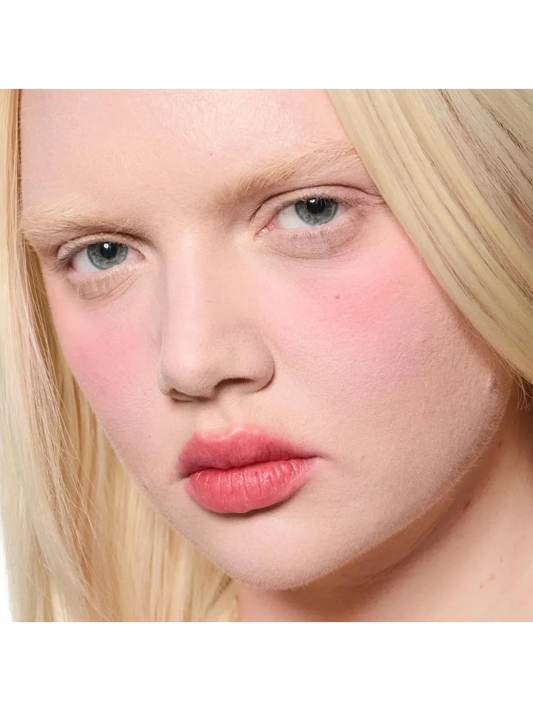 Мусс для губ и щёк MAC Powder Kiss Lip + Cheek Mousse, Ruby Boo, 5 мл — изображение 3 из 9